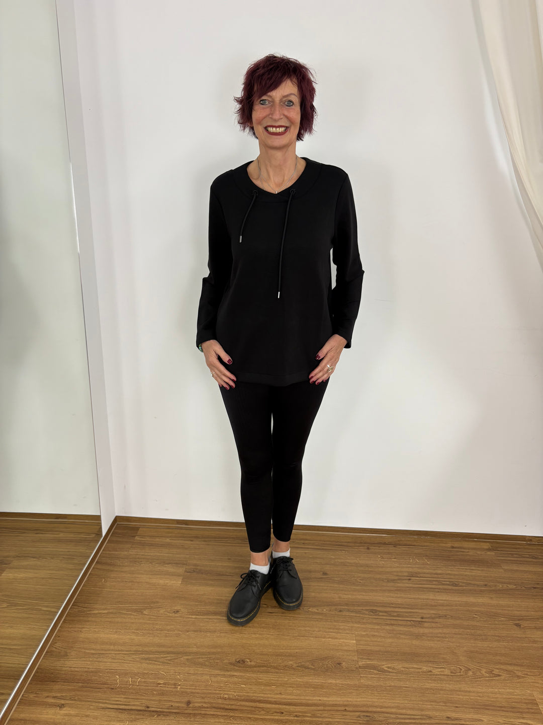 Black Sweatshirt - Vera Meyer