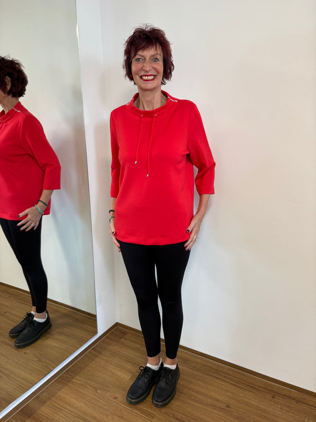 Sweatshirt with a small collar - Vera Meyer