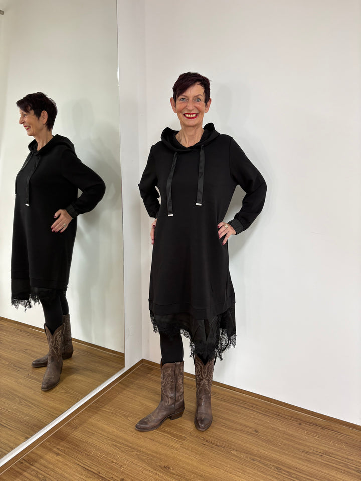 Black hooded dress with lace - Vera Meyer
