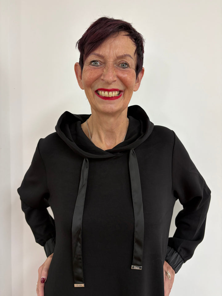 Black hooded dress with lace - Vera Meyer