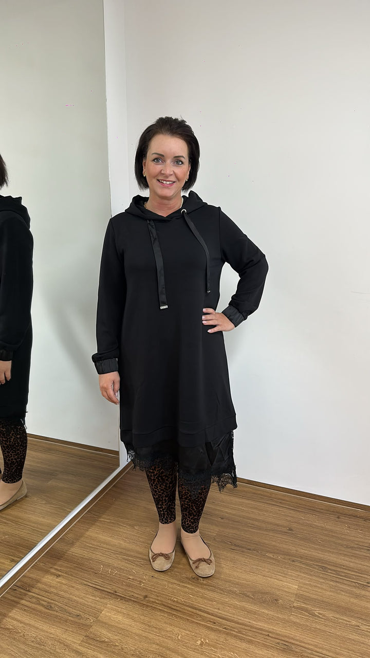 Black hooded dress with lace - Vera Meyer